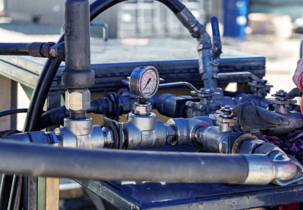 The manifold and pressure gauge used to control reagent emplacement during injection.